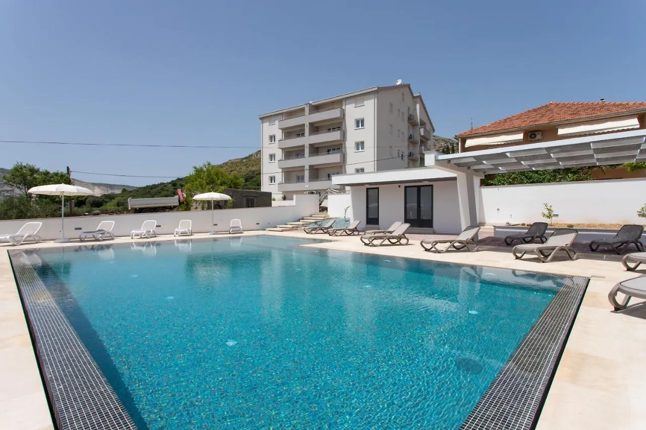Apartments Top Hill Trogir 0*,