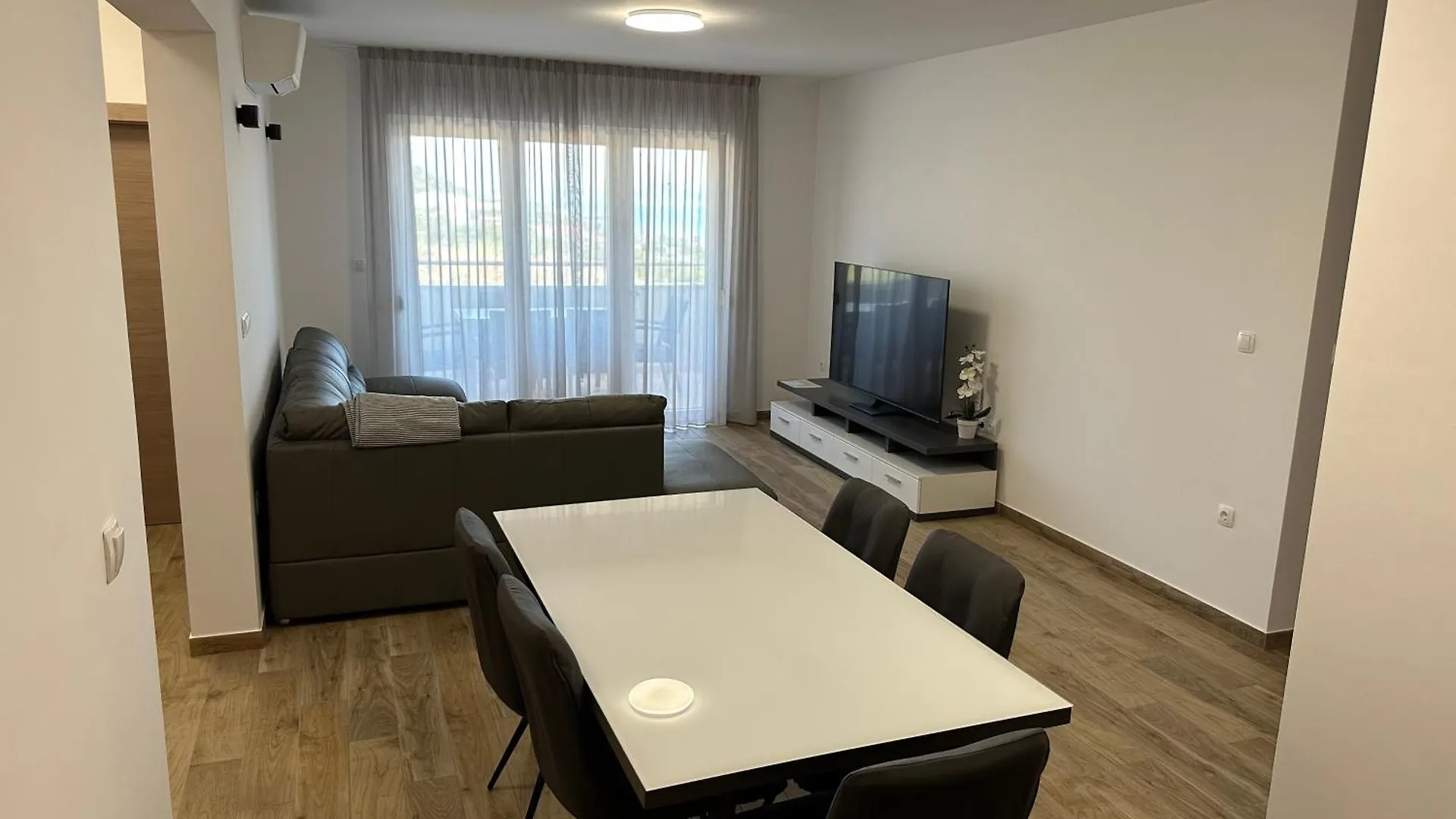 Apartments Top Hill Trogir 0*,